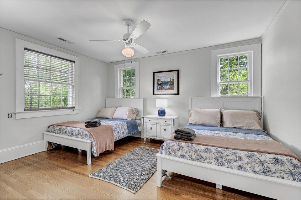 Ebert-Artis Cottage - Heart of Downtown