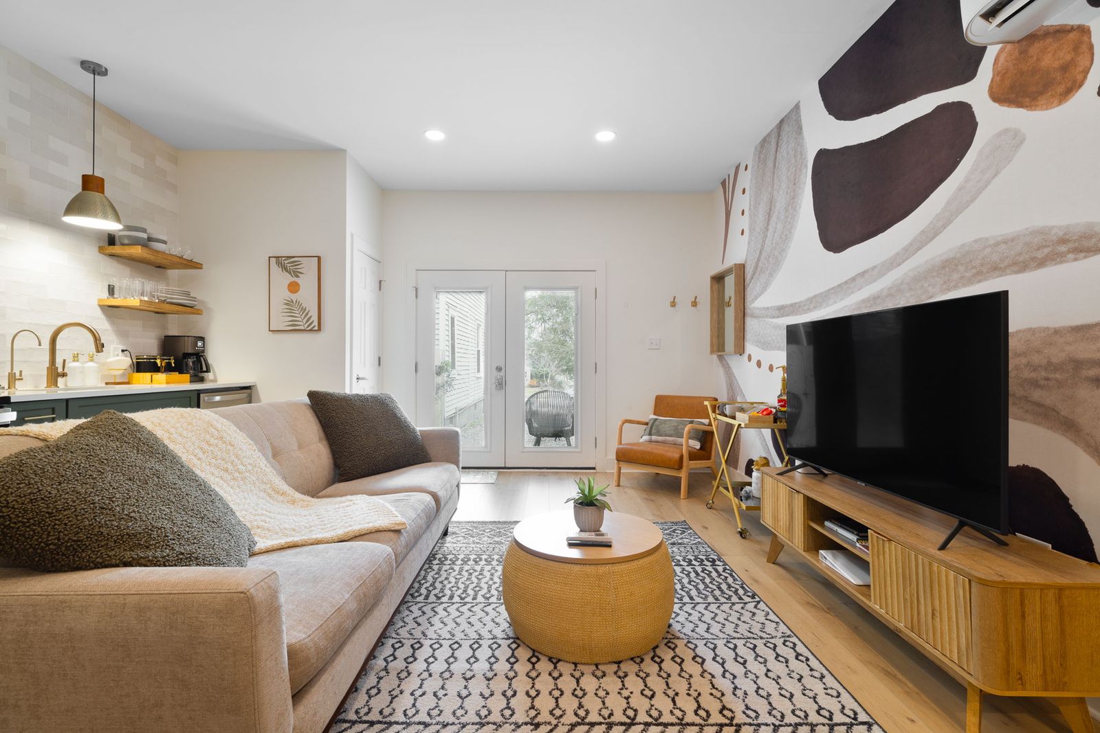 Charming Guest House - Dog Friendly - Parking