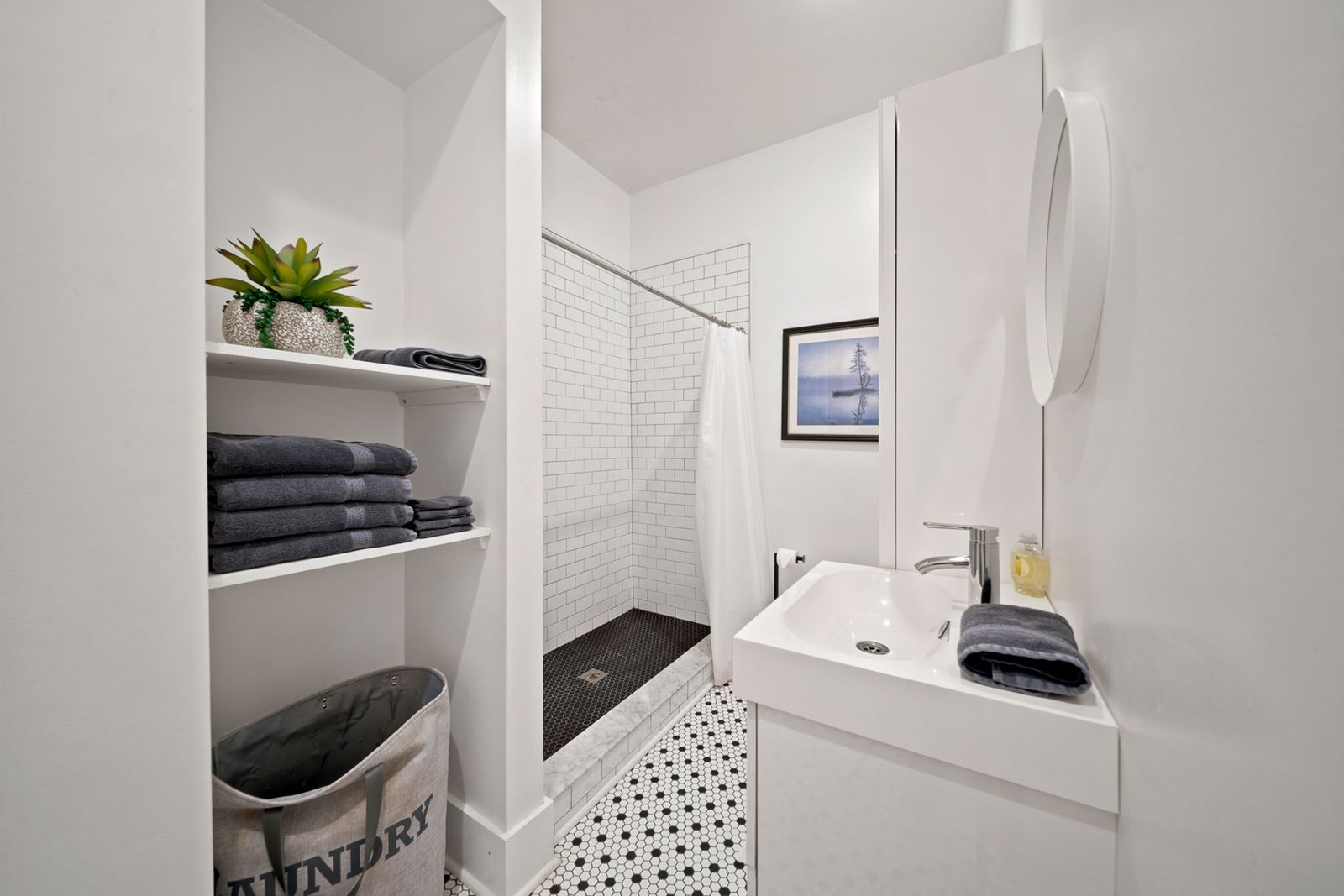Boho Bungalow - Downtown - Free Parking