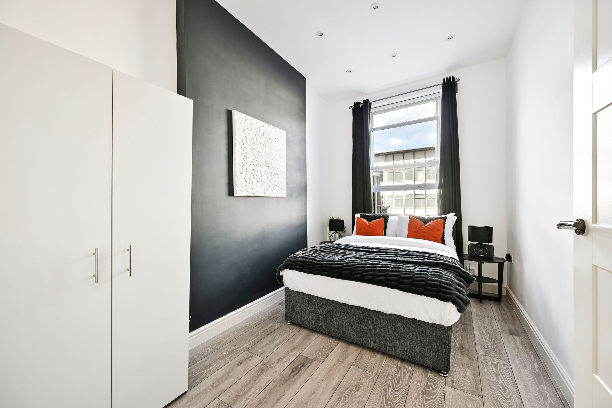 Well-Furnished Flat | Near Tube & City Centre
