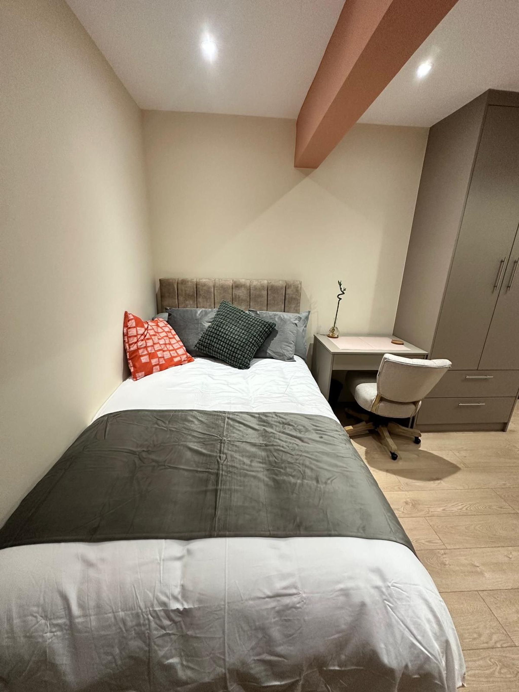 New Cozy Modern Studios - Studio 3 in Bolton