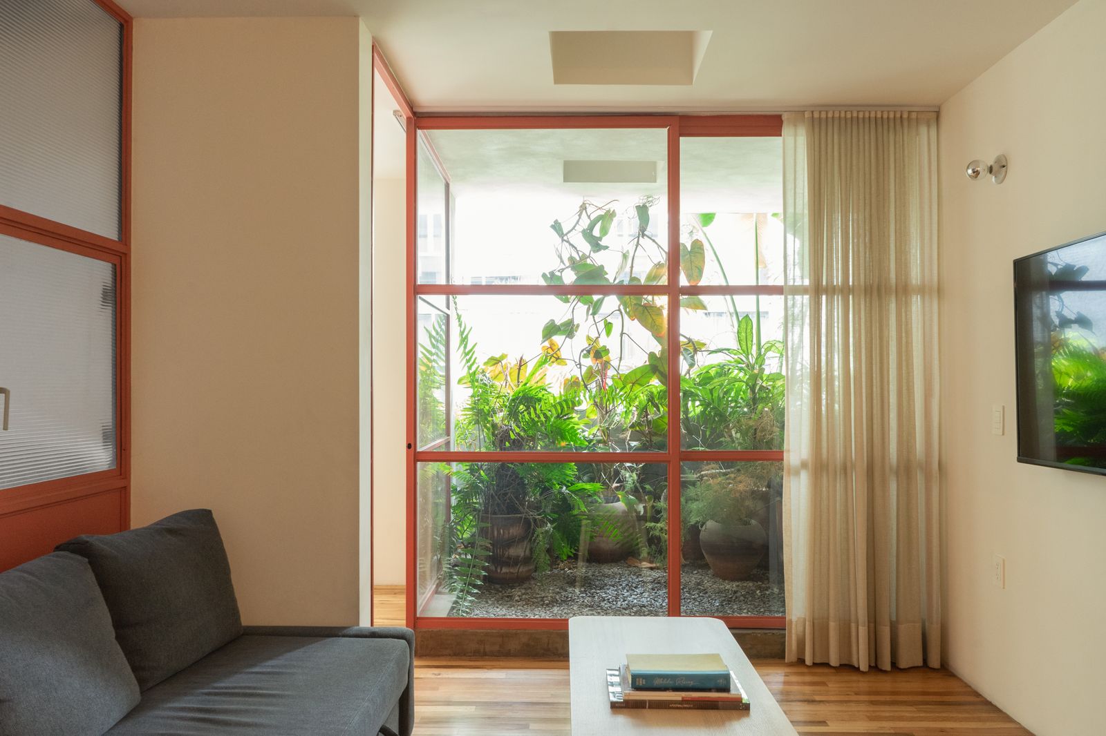 1 Bedroom - Red