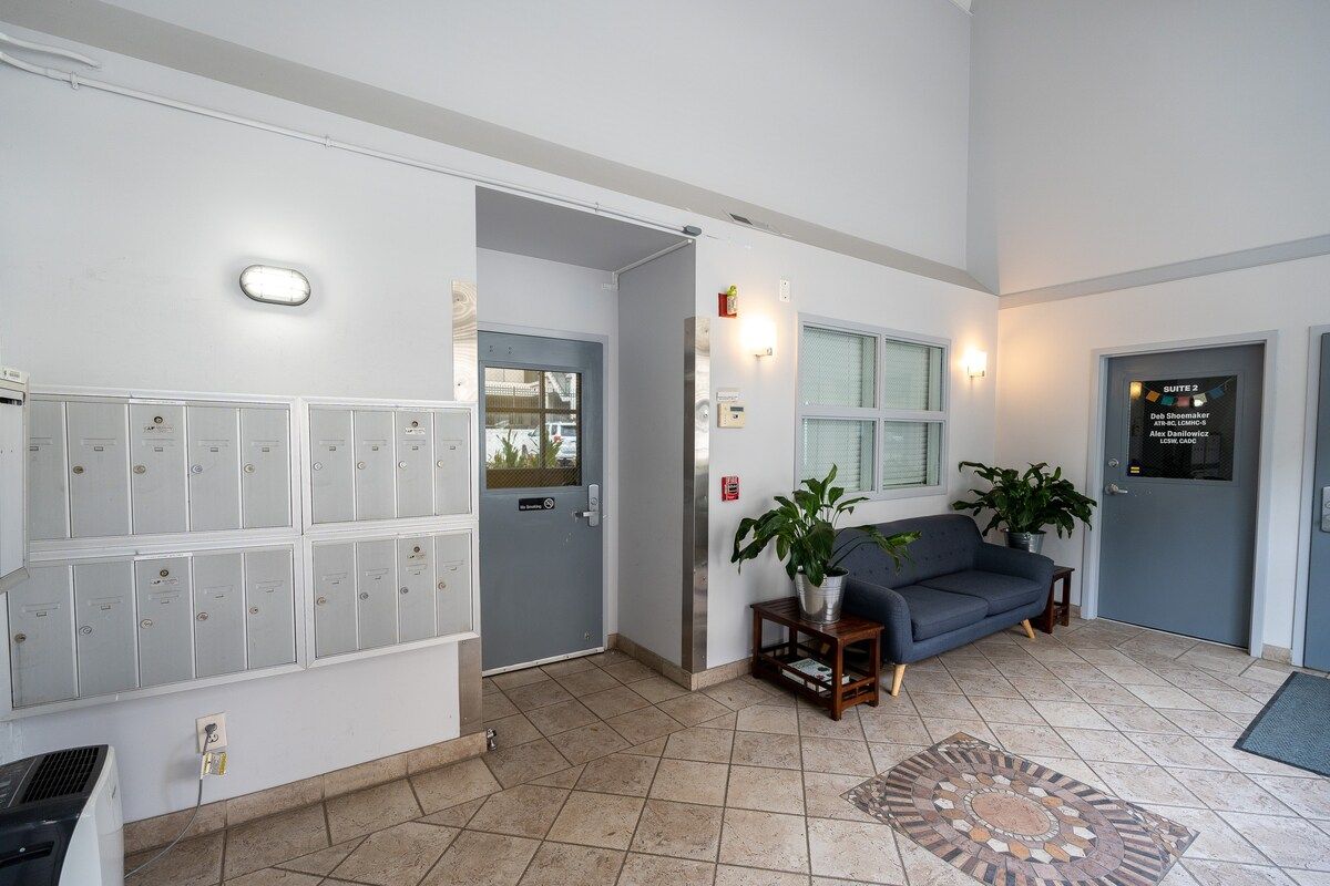 Chic Downtown Loft - Parking - Central New