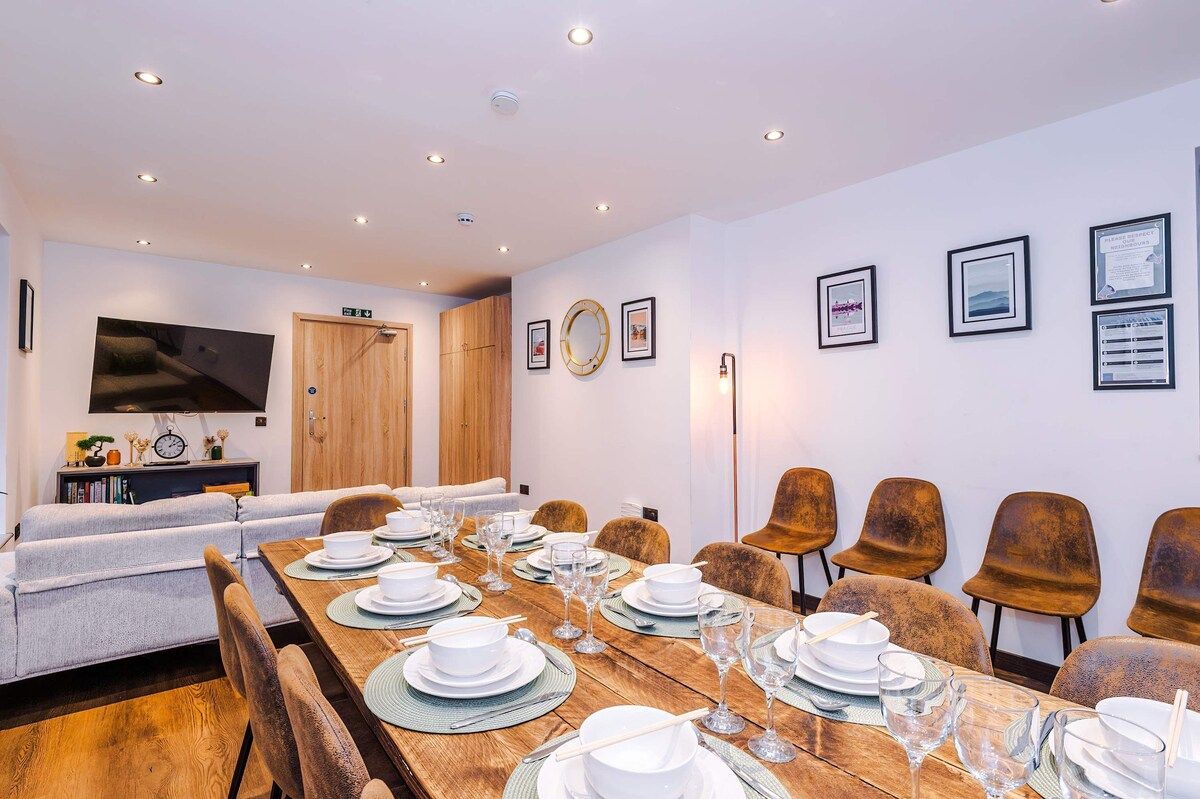 Curzon a family & Pet friendly house with Hot Tub