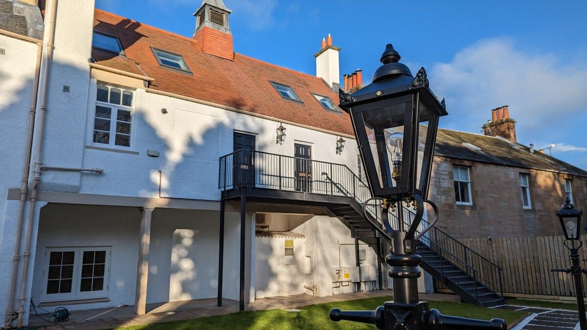Slateford House 1770 - The Prince's Parlour - 2 Bedroom Apartment