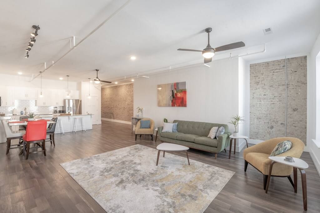 Downtown Main St Loft 133 - Walk to Expo Center !