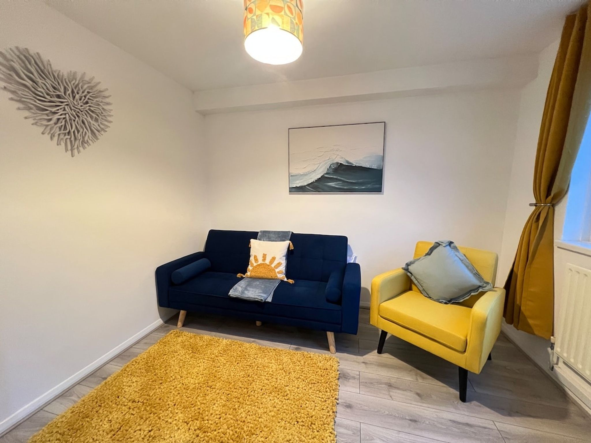 Grimsby Cozy Home for 8