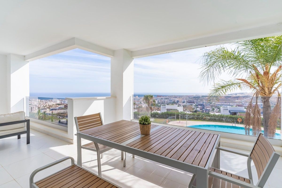 3 bed luxury apt w. nice views