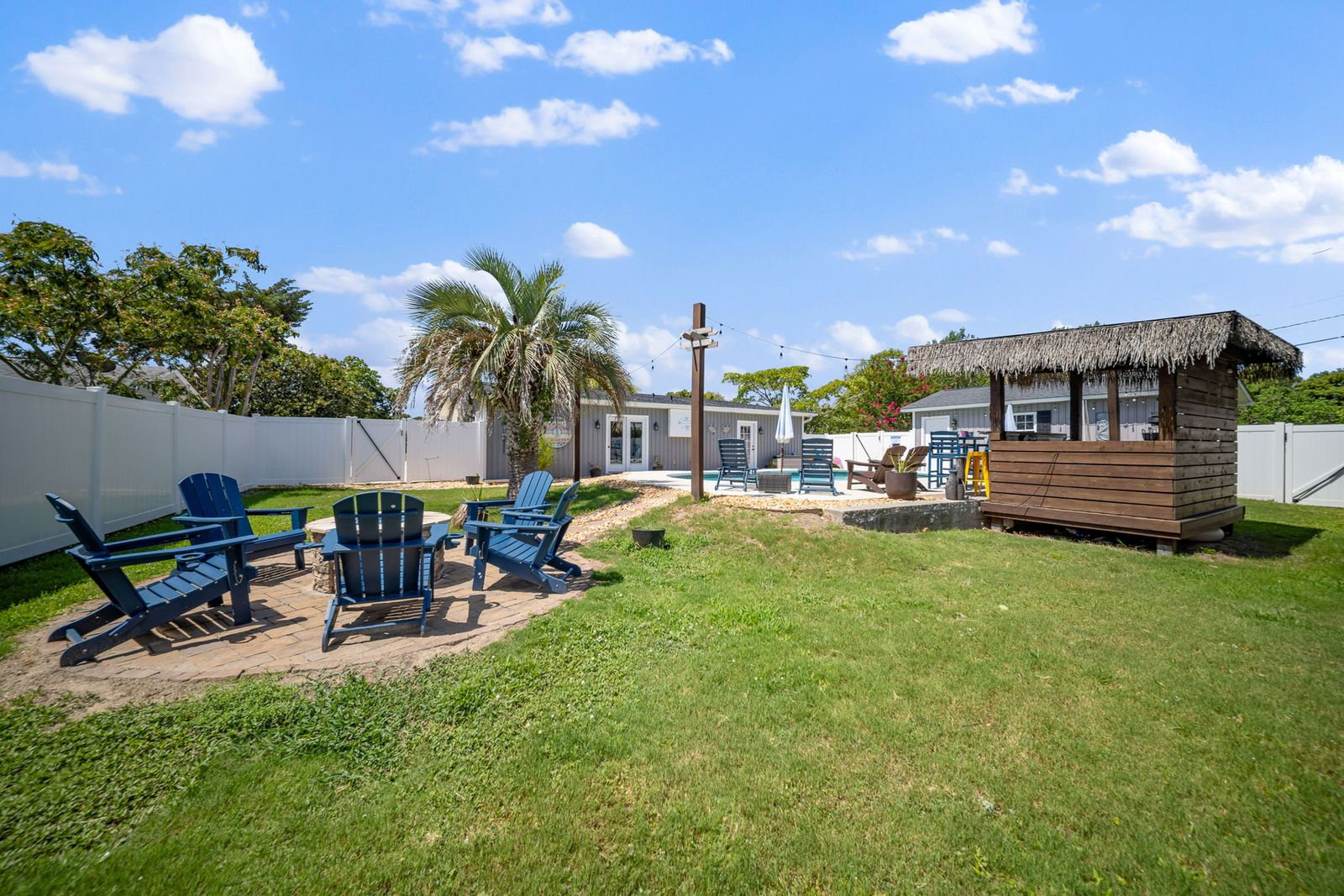 The Oasis - Heated POOL - Tiki Bar - Beach Life!