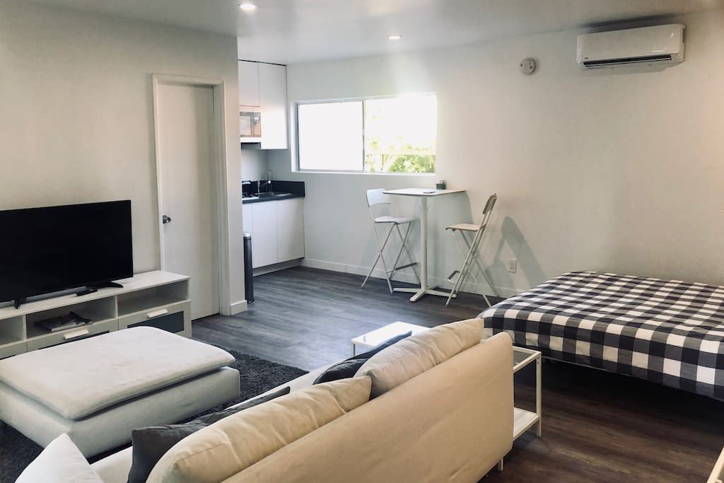 Studio Apt in WestLA by Just Bring Your Toothbrush