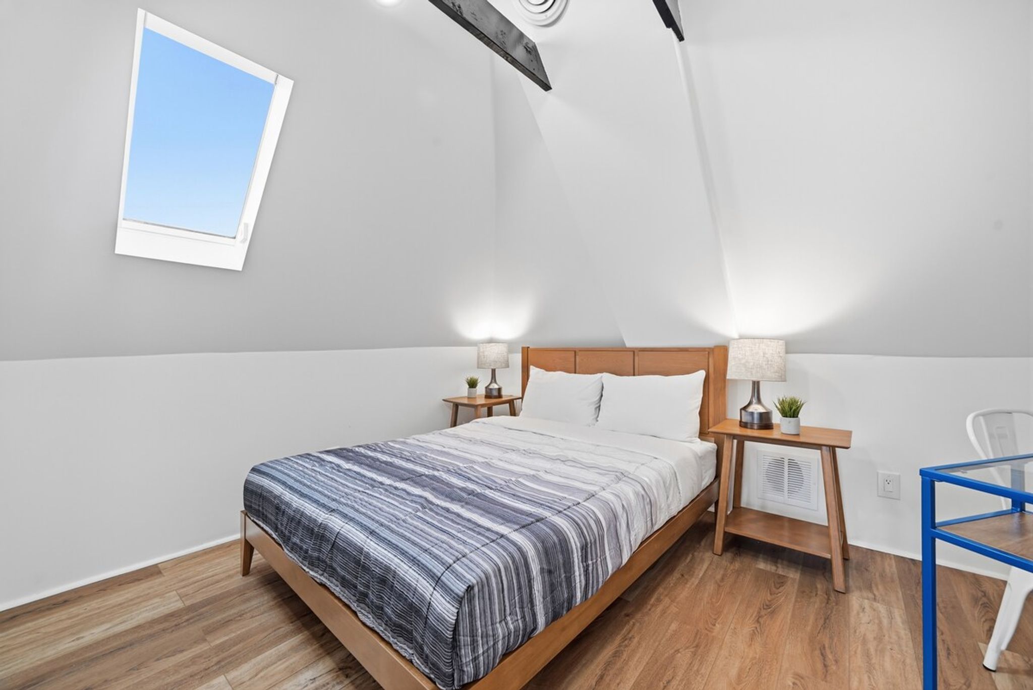 Dormont, Pittsburgh @C Modern & Unique Private Bedroom with Shared Bathroom