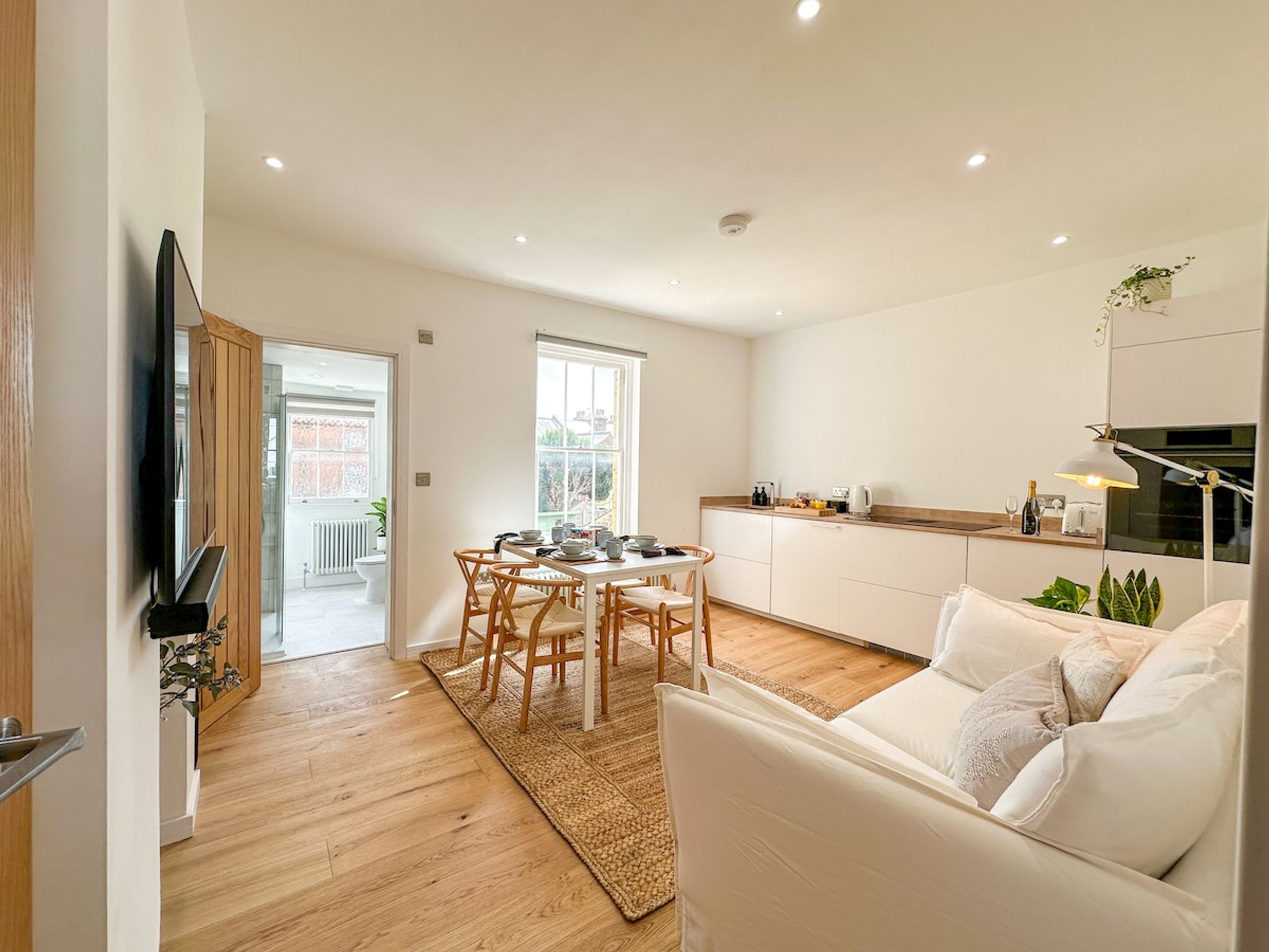 New | Luxury City Centre Oasis | Private Parking