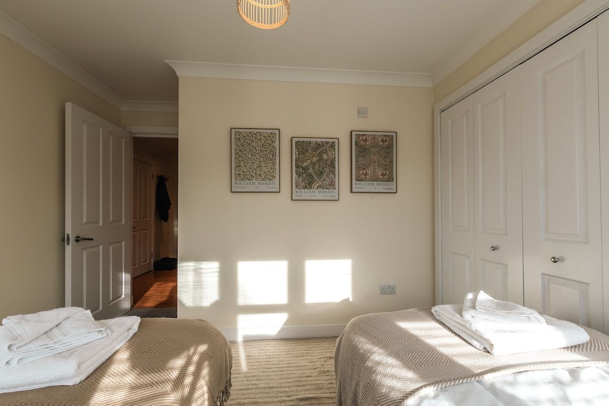 Contractor’s Lodge | 2-Bed Near Hospital + Parking