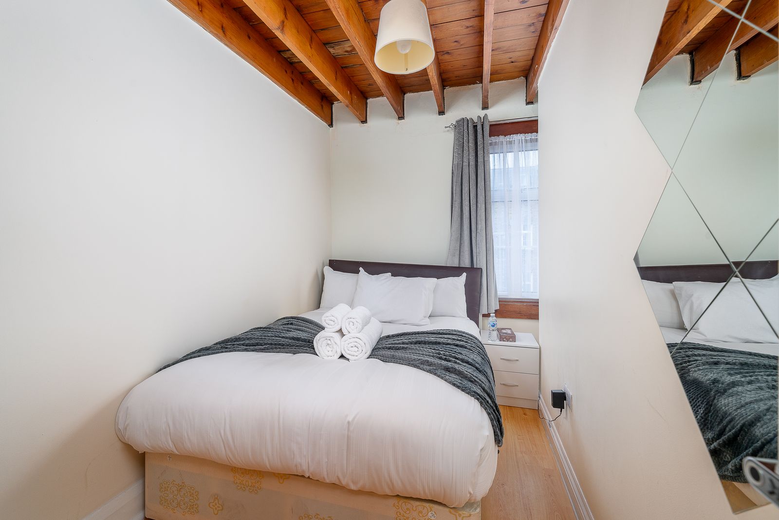 Comfy & Spacious 3 BR Flat | Family |Fast Wi-Fi|ST