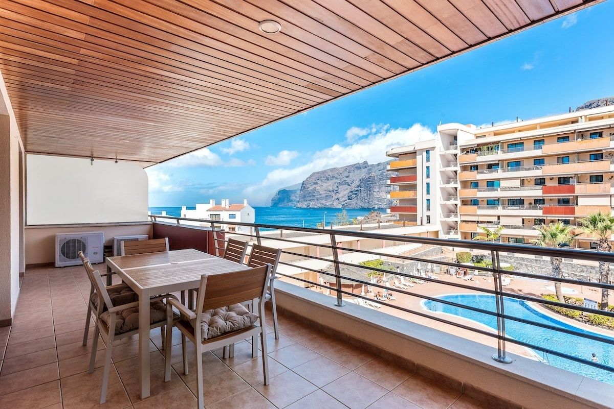 2BDR Amazing view with swimming pool