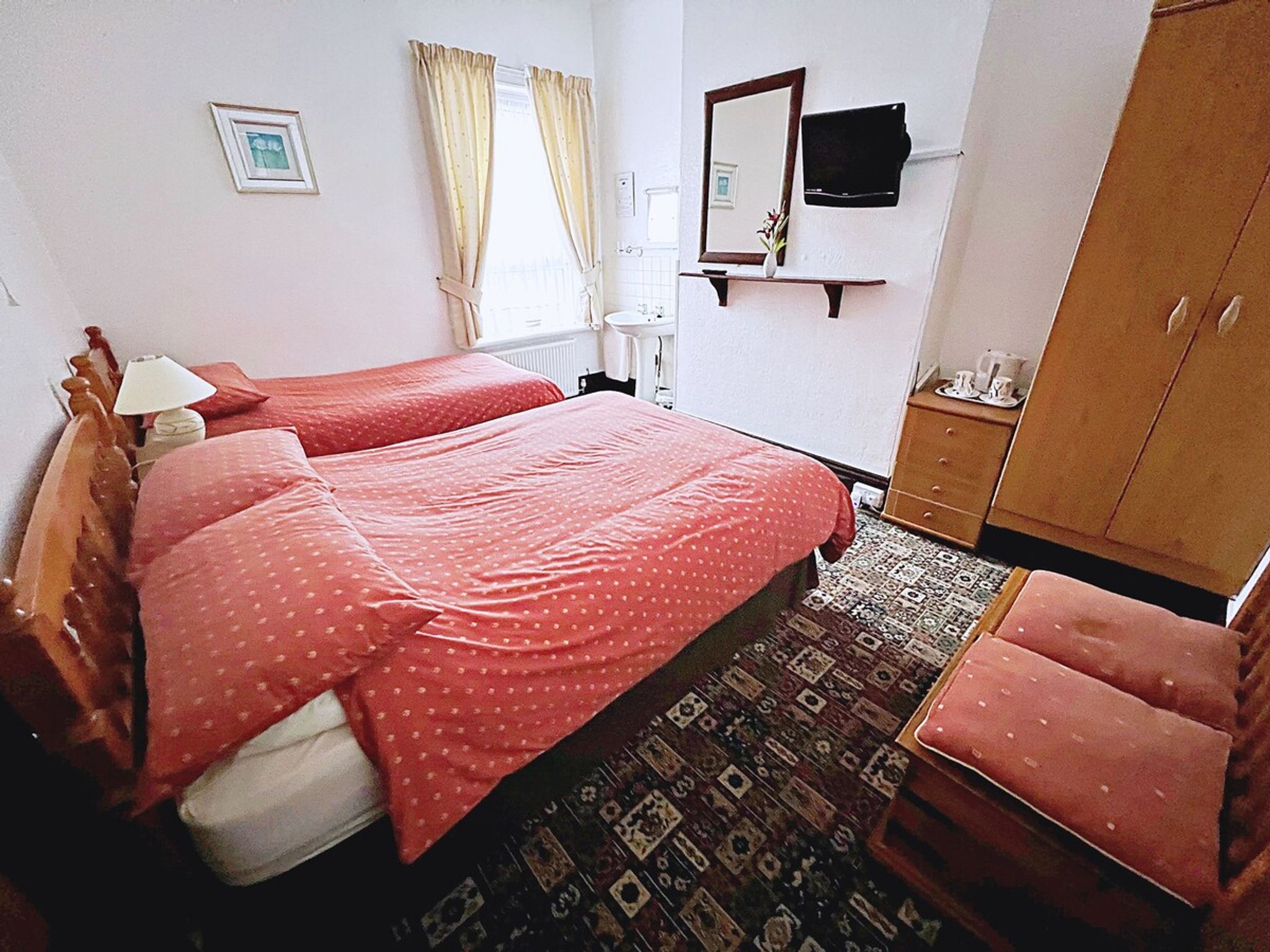 Affordable & Cozy Seaside Guest House| Cleethorpes