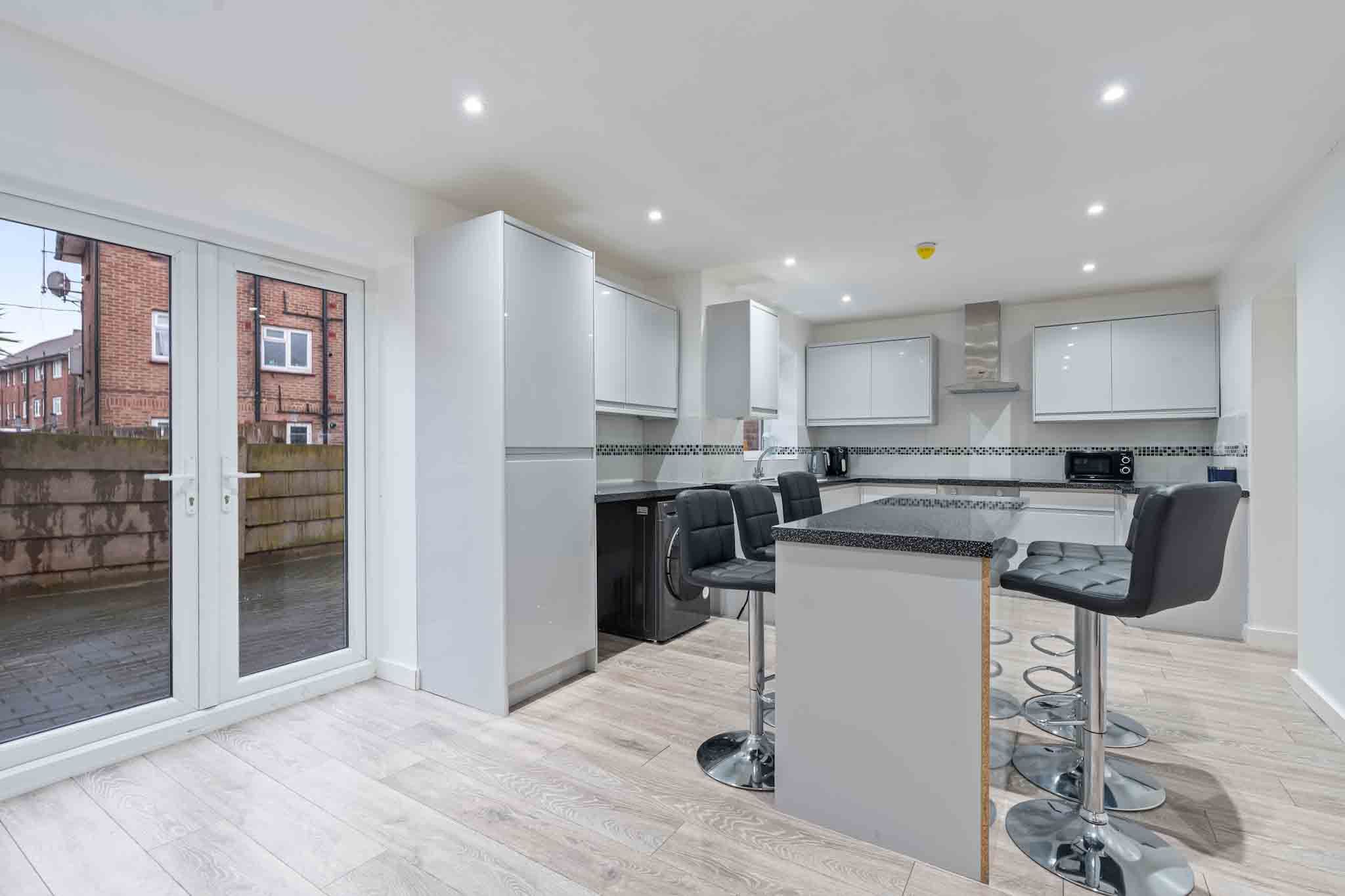 4BR East London Home: Near ExCeL & LCY Arpt