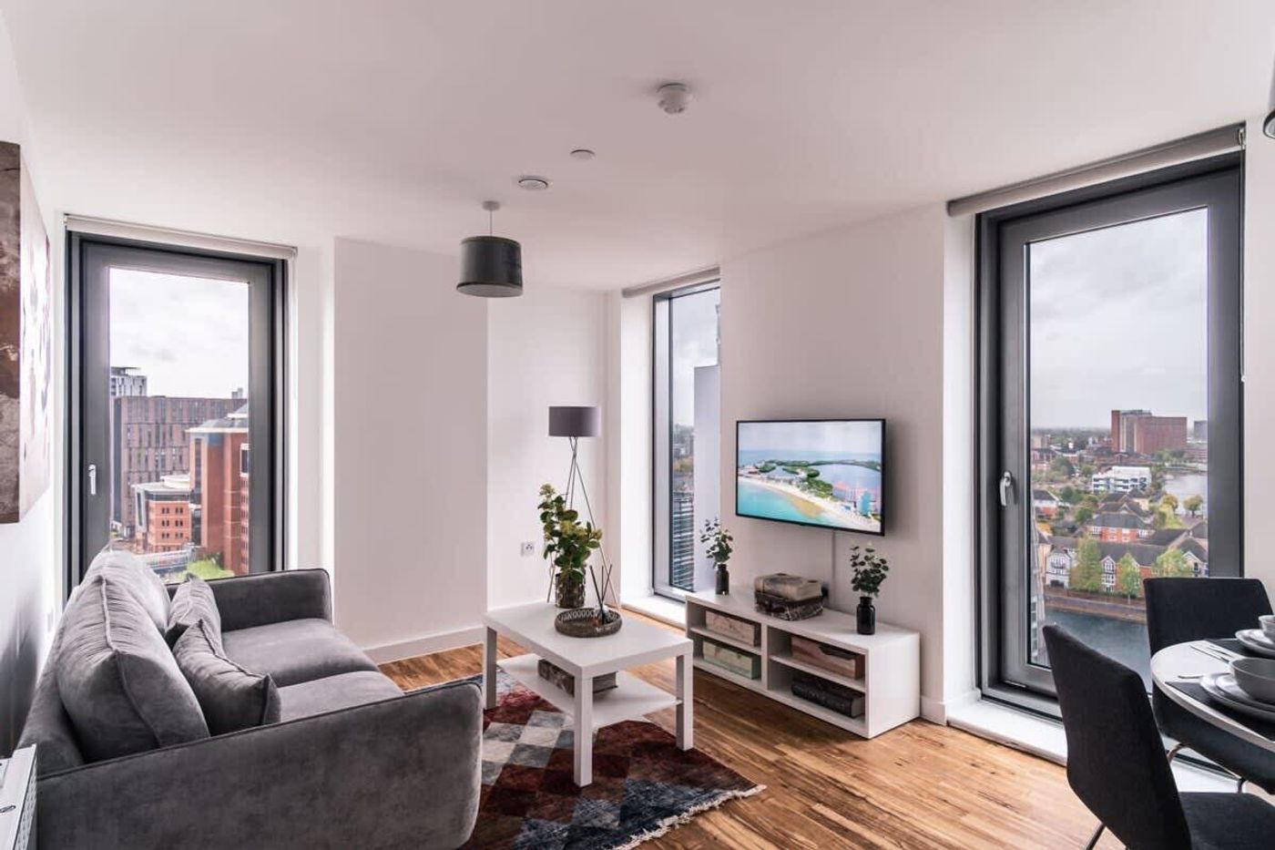Apartment in MediaCityUK, Salford: Modern Media City Flat | 2BR 2Bath | Sleeps 4, photo 1