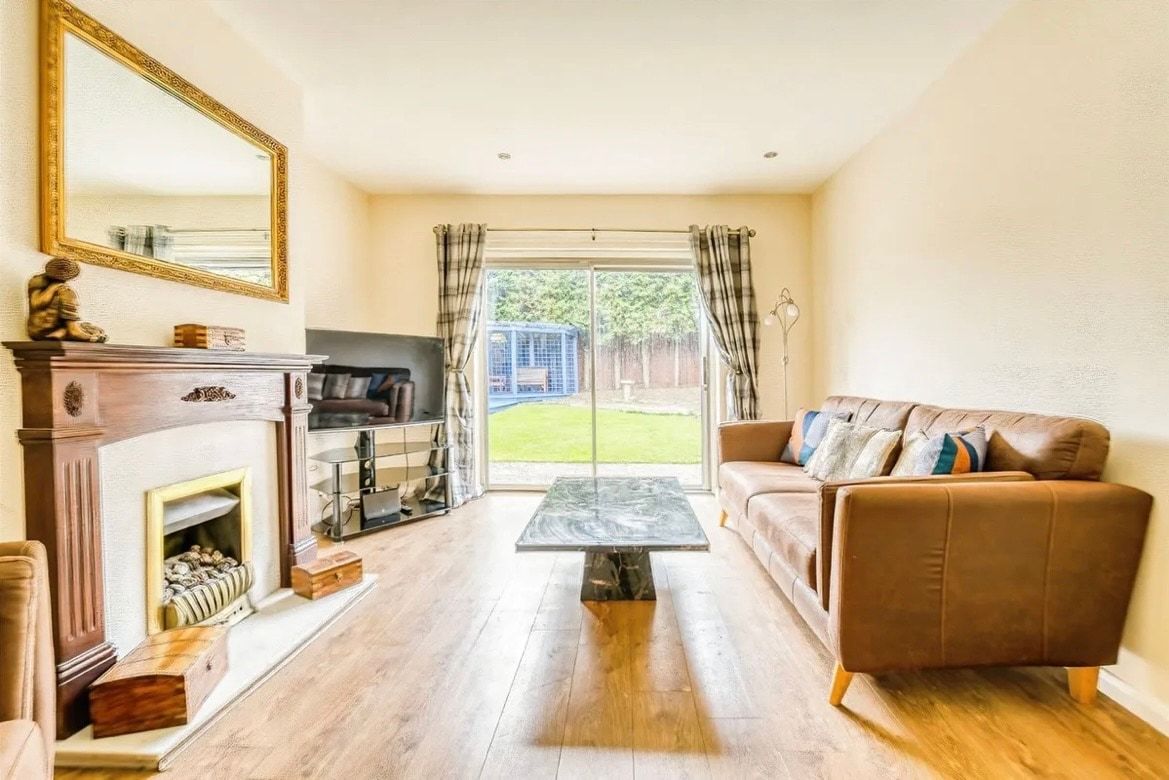 3BR Spacious Family Home Private Parking & Garden