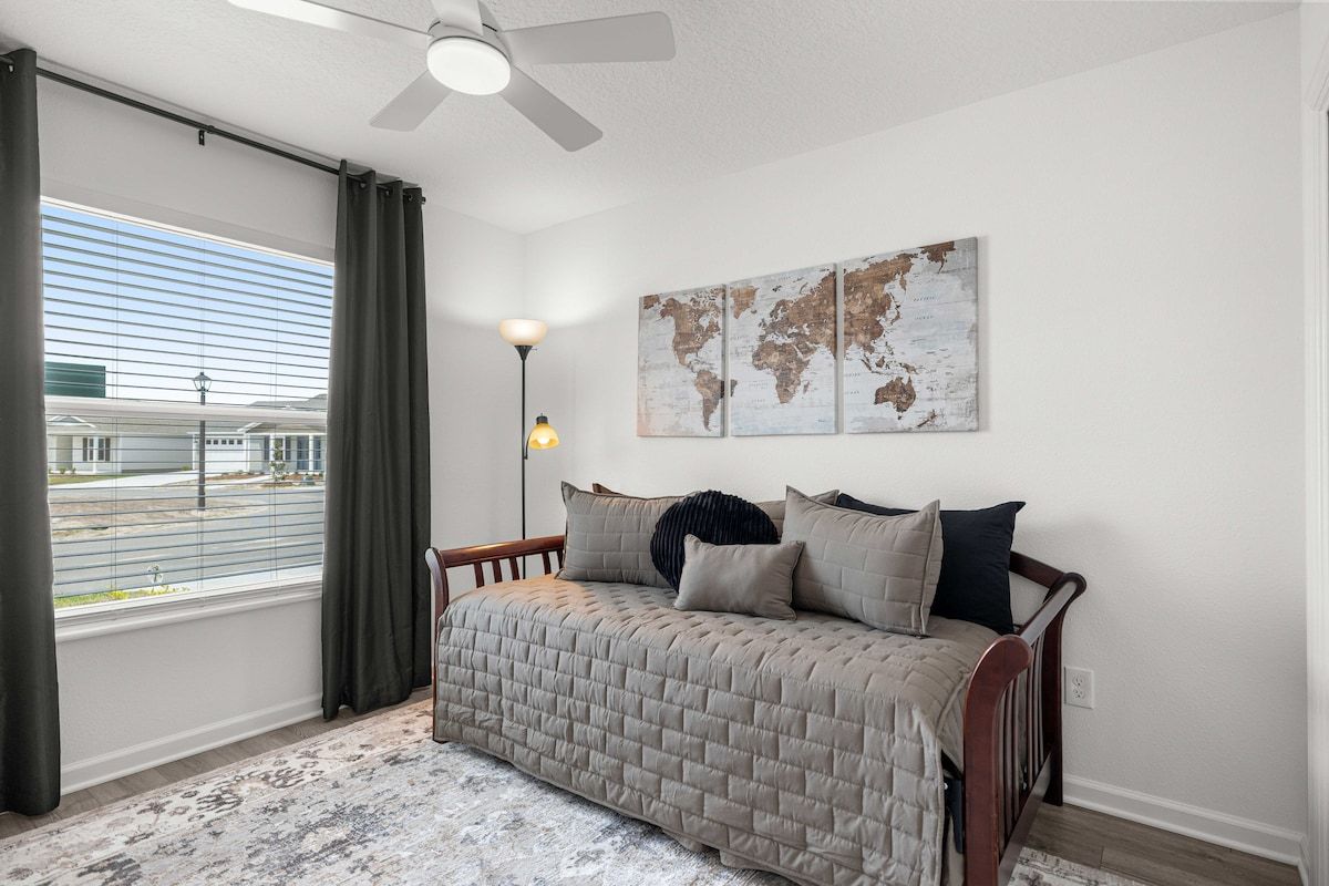 Luxe 3BR | Long & Short Stays l Walk to Eastport — photo 9