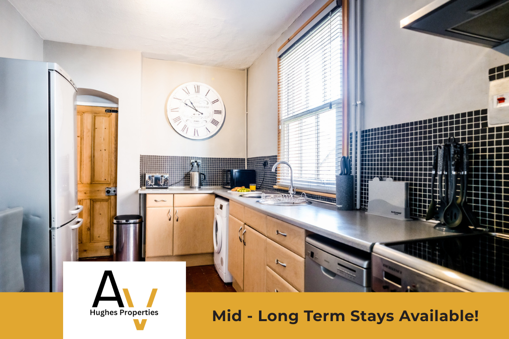 Comfortable 2-Bed House with Garden & Free Parking