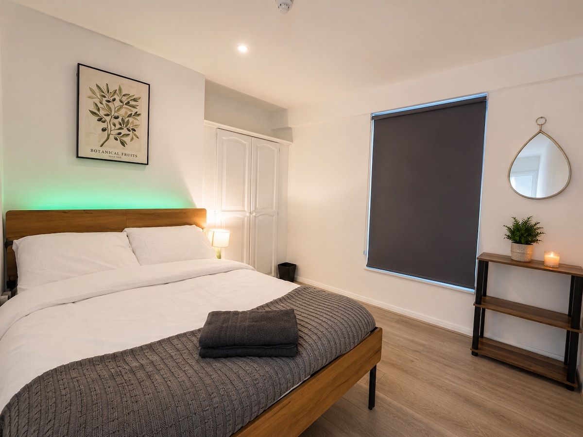 ST3- Canterbury Ensuite Room, free parking