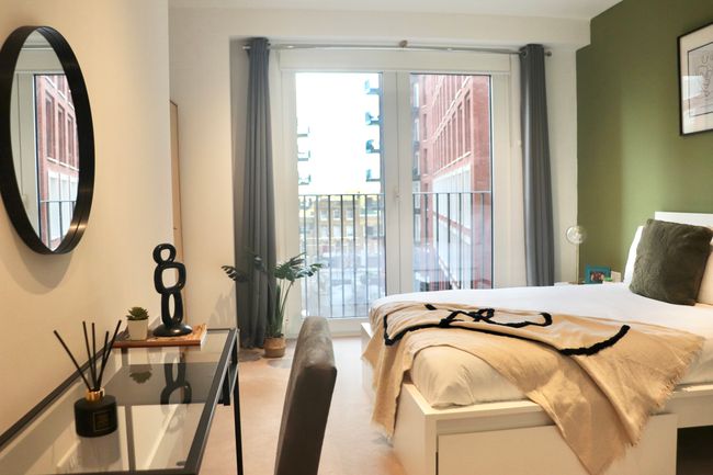 Luxury 2 bedrooms apartment with Balcony near Central London, in Vauxhall Sleeps 5 - Open for Long stay and Families Relocating