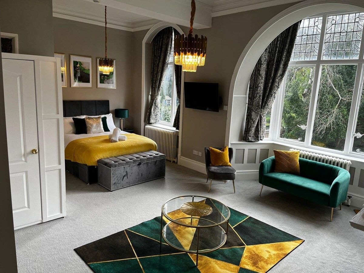 Fabulous Garden Room, en-suite with parking