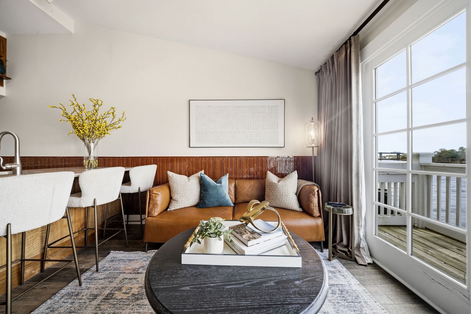 The Lantern Loft - Luxury Riverfront Downtown