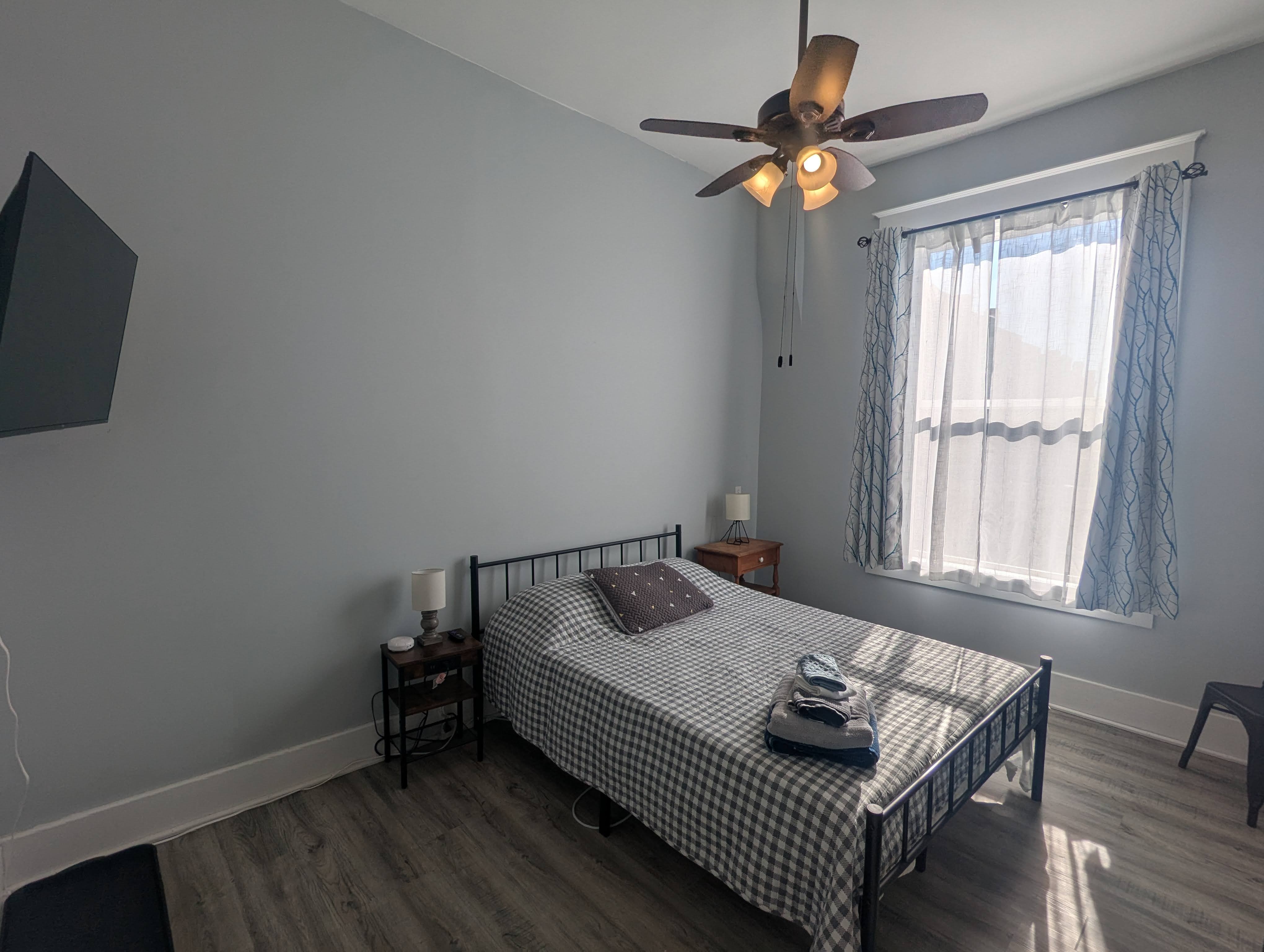 Private Studio Room with Queen Bed