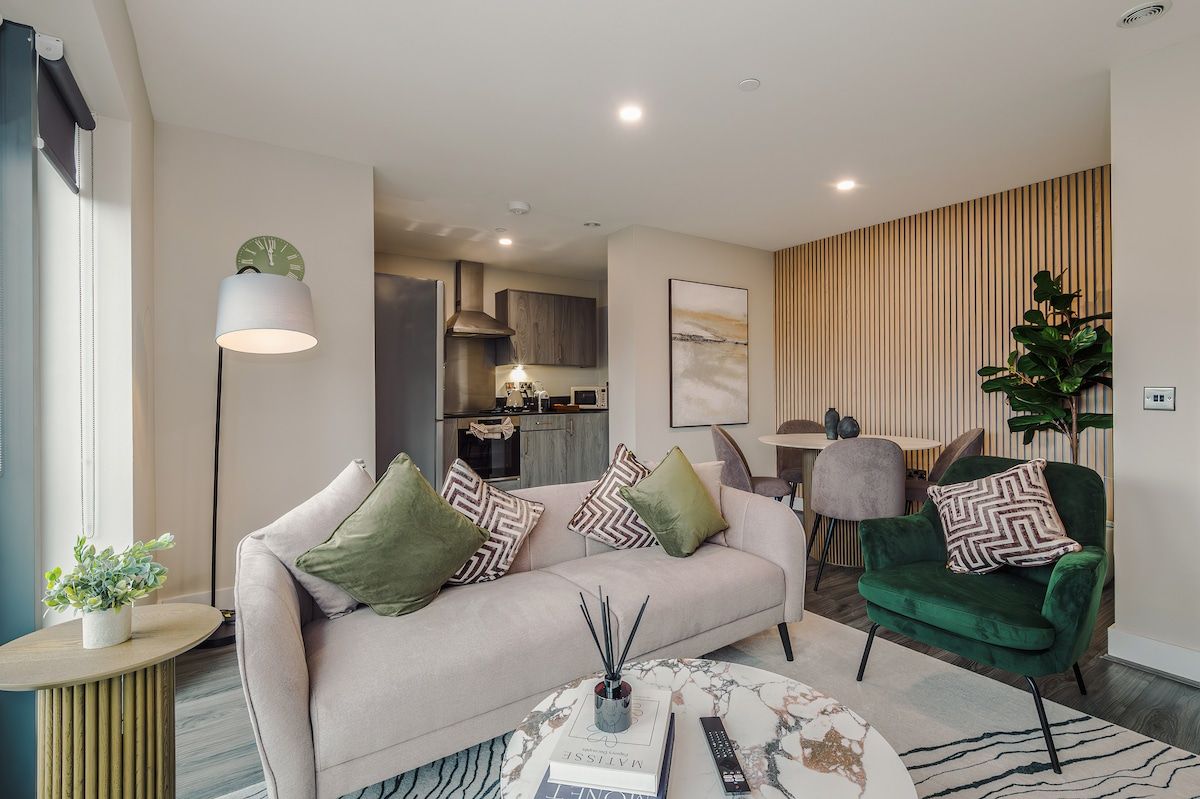 Luxury 2-Bed Apartment by Albert Dock & M&S Arena