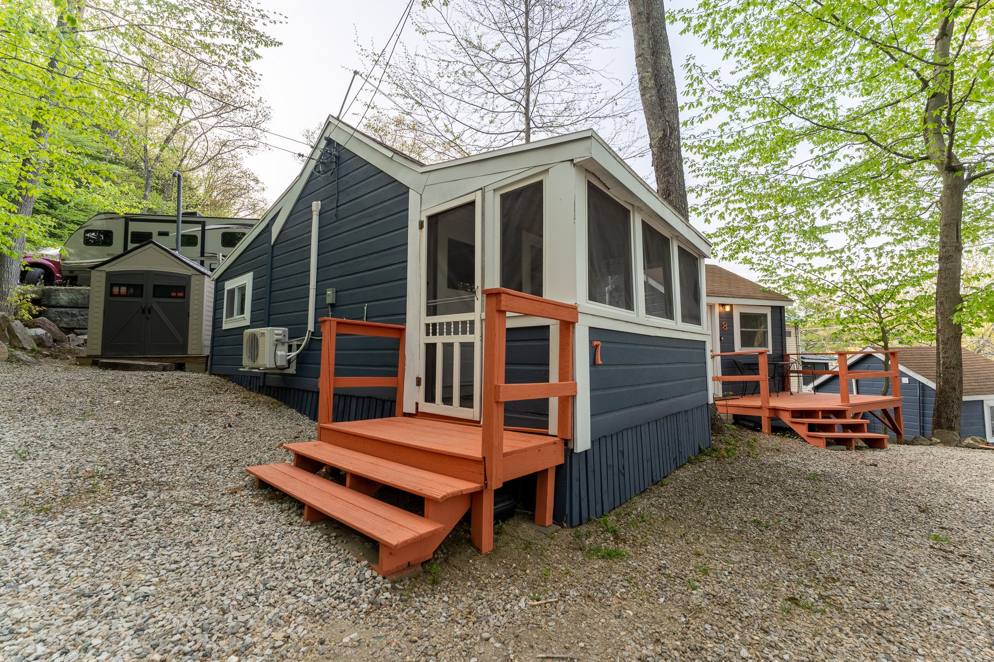Cabin 7, featuring AC, TV, Wi-Fi, and Lake Views & Access