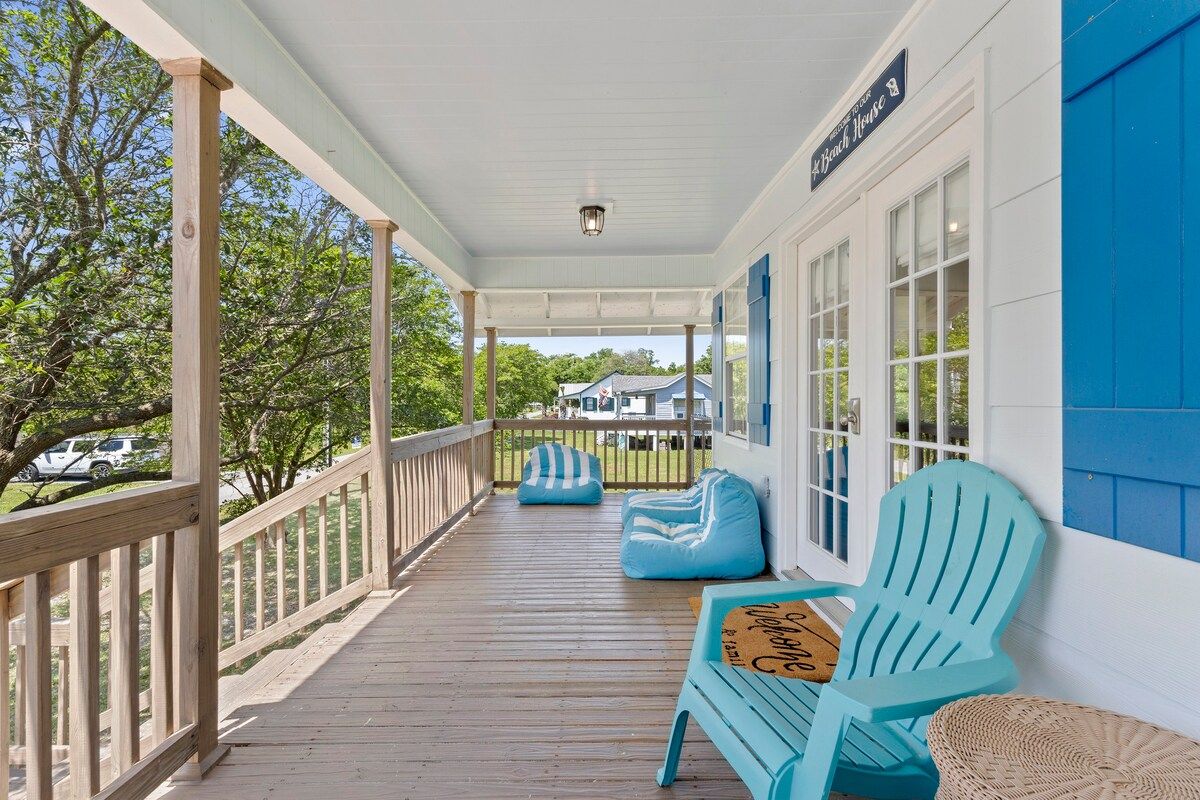 Golf Cart avail! Walk to the Waves: Play & Unwind!