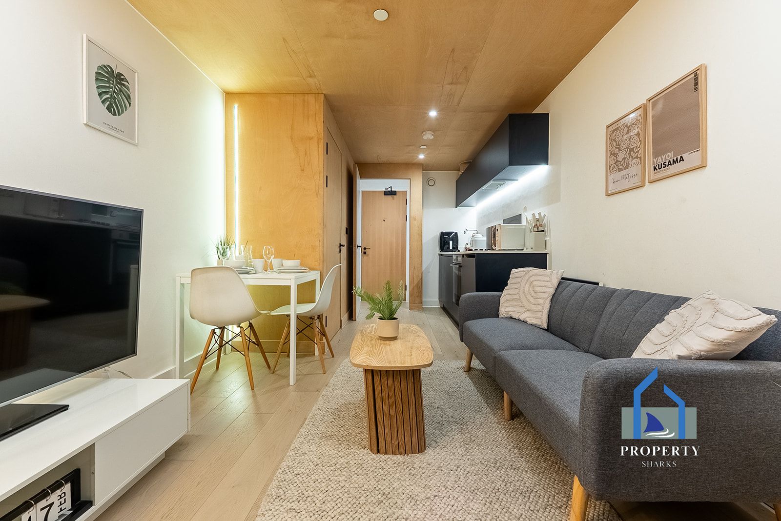 1BR Near Castlefield | Free Parking | Balcony