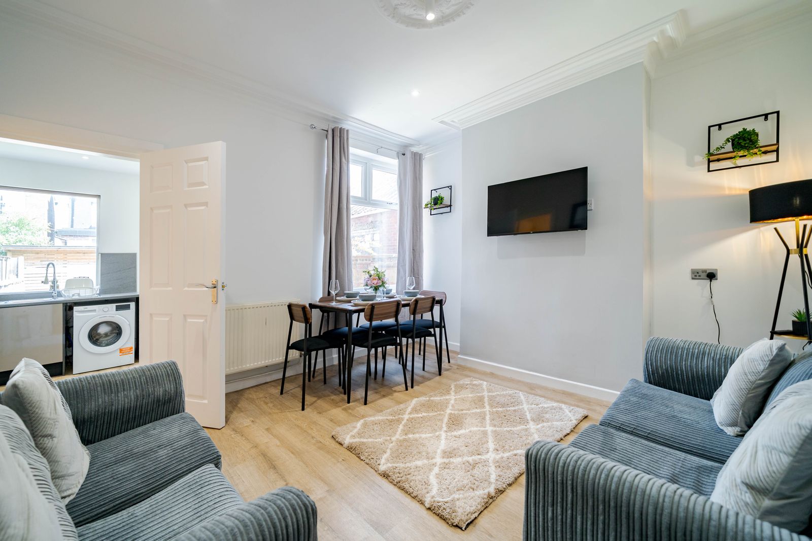 Holiday Stay | Shops & Transport | City Access