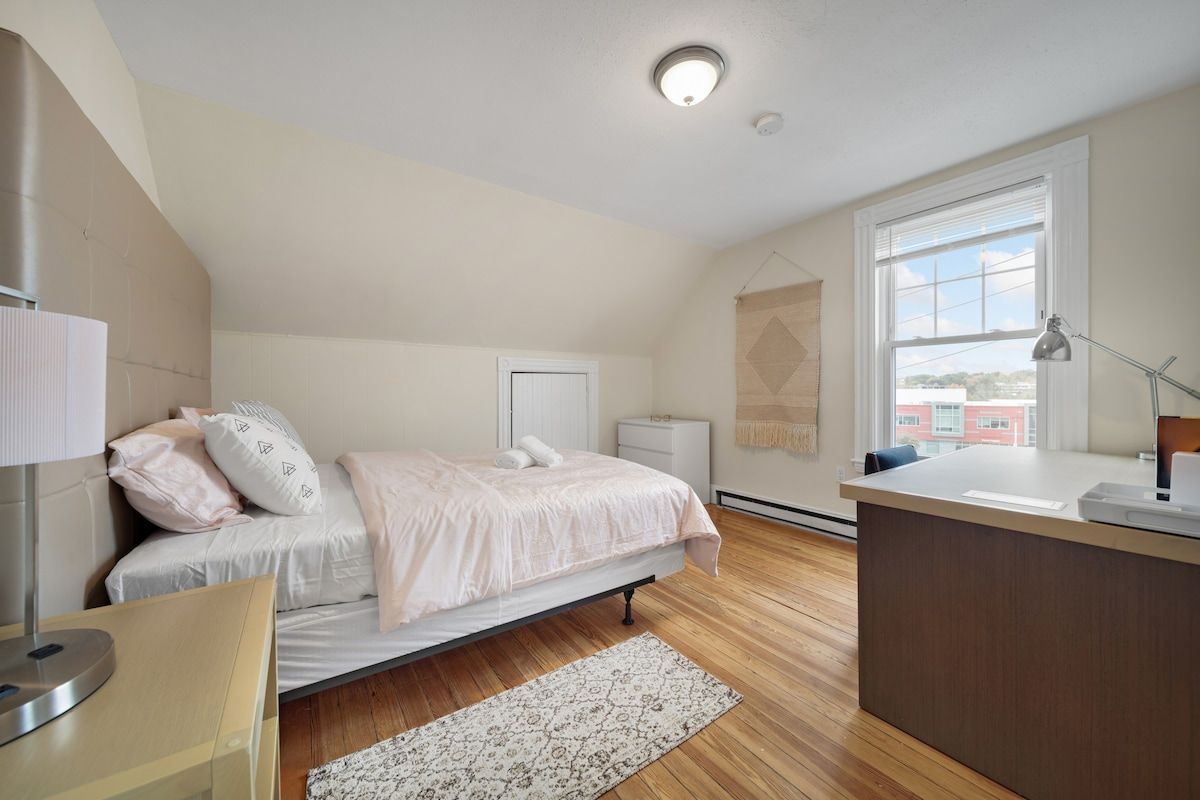 Comfortable Living in Furnished Private Room