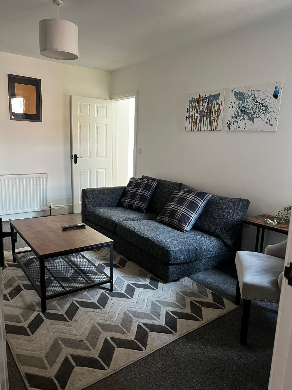 Resi-Lets: Modern, 2 B/R ground floor apt | Ideal for Contractors & Holidaymakers