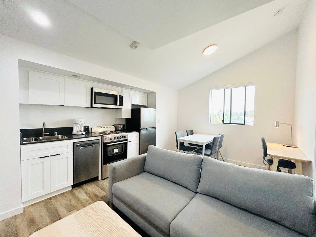 1BR Apt Nr. Culver City by JustBringYourToothbrush
