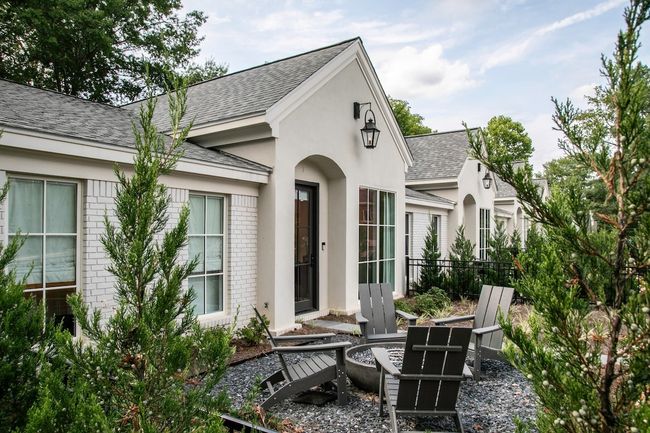 The Carolina, 2BR Luxe Stay by Velvet Ditch Villas