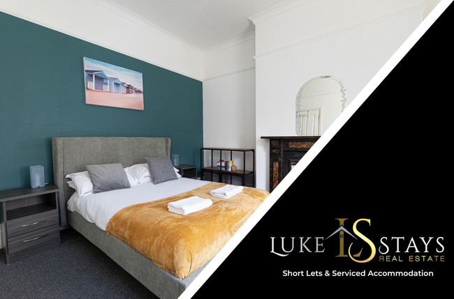 Luke Stays - Brandling Street