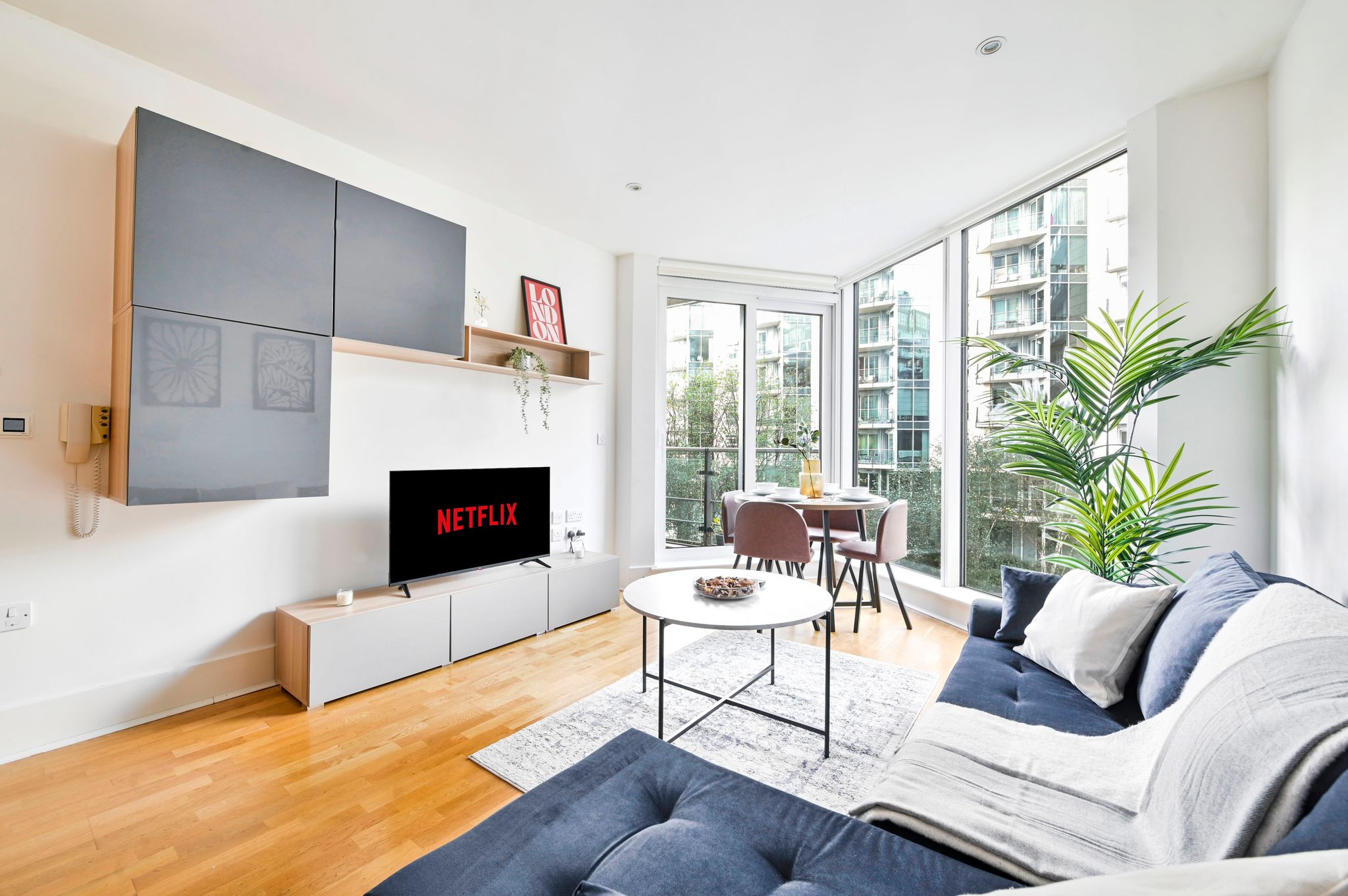 The Thamesview - Stylish 2 Bed Flat by CTO Property