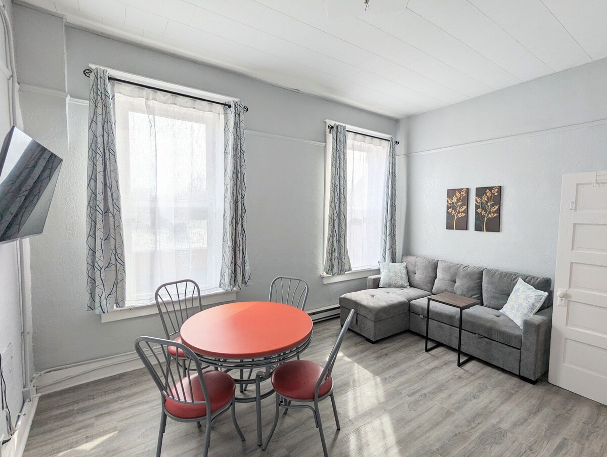 Quaint 1BR with Kitchenette