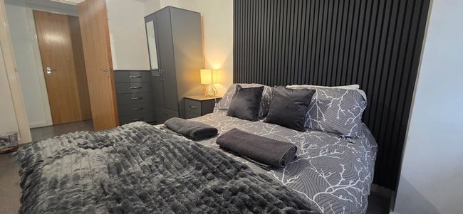 2BR Flat | Salford | Free Parking