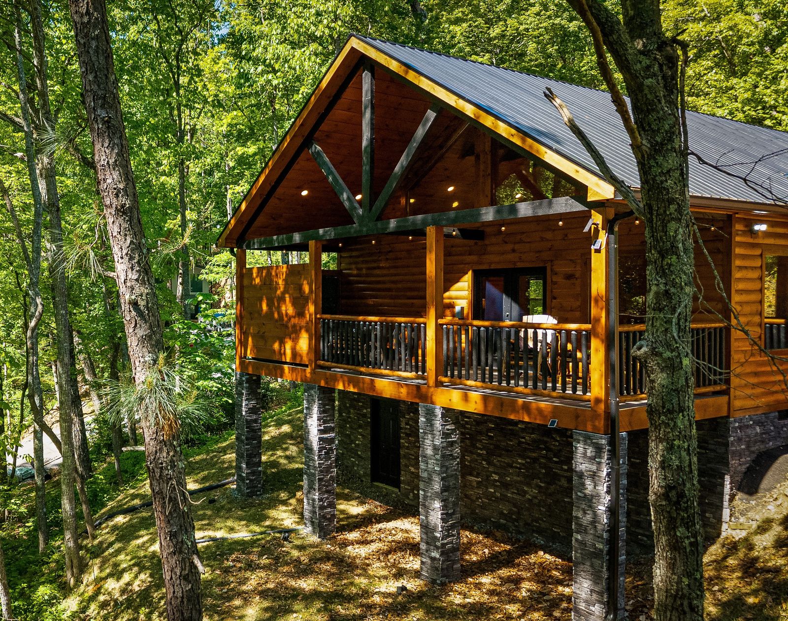 Mommy Bear ~ Luxury Mountain Retreat- Minutes to downtown Gatlinburg