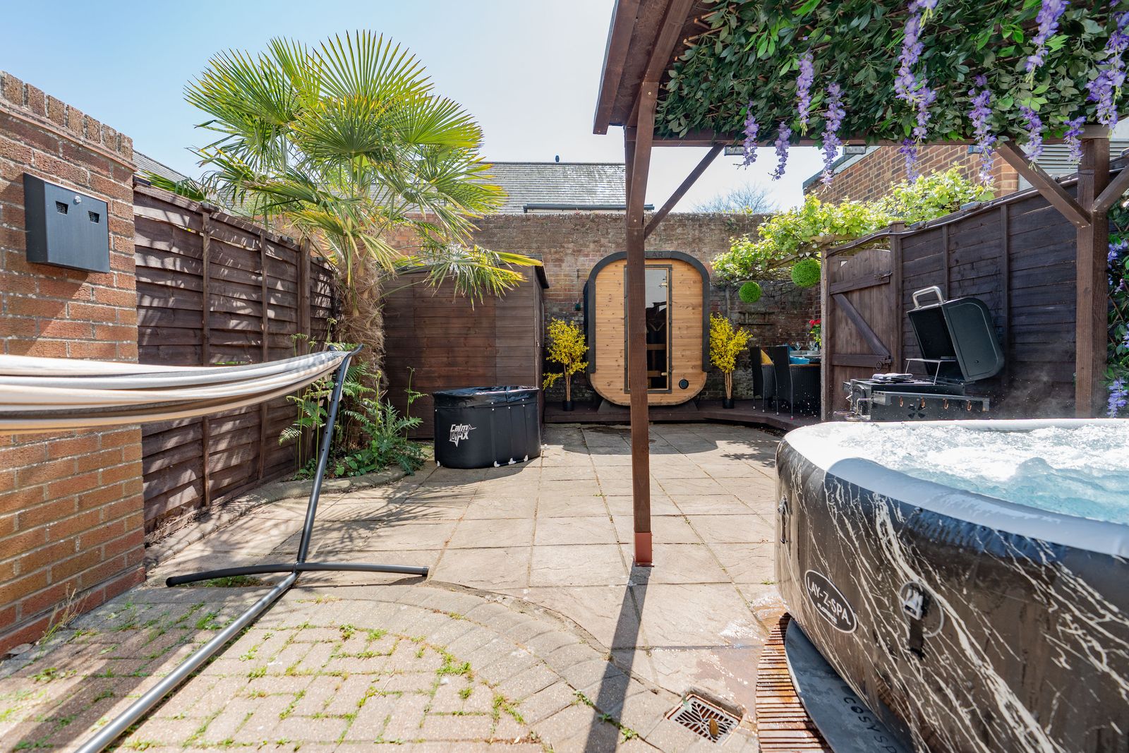 Open Mind Property- Hot tub, Sauna & Free Parking