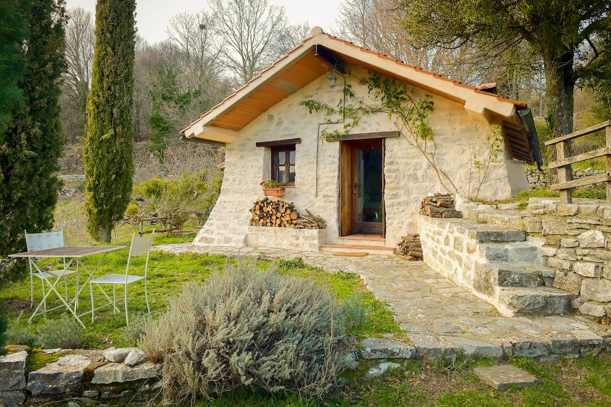 Secluded Cottage • Pool View • Tuscan Countryside