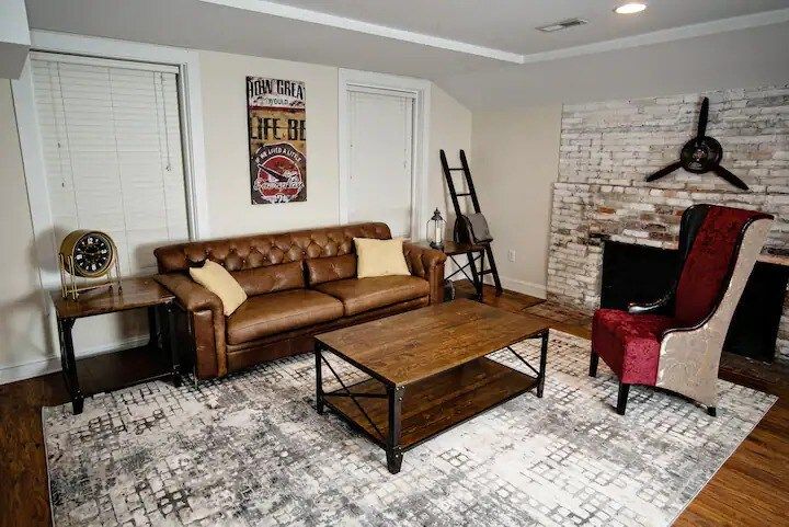 The Pilot's Lounge - Downtown