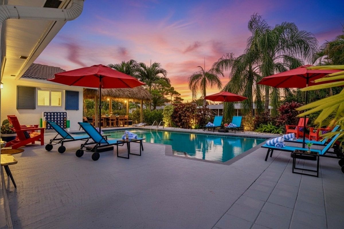 Waterfront w/ Htd pool, tiki hut, billards, & bar