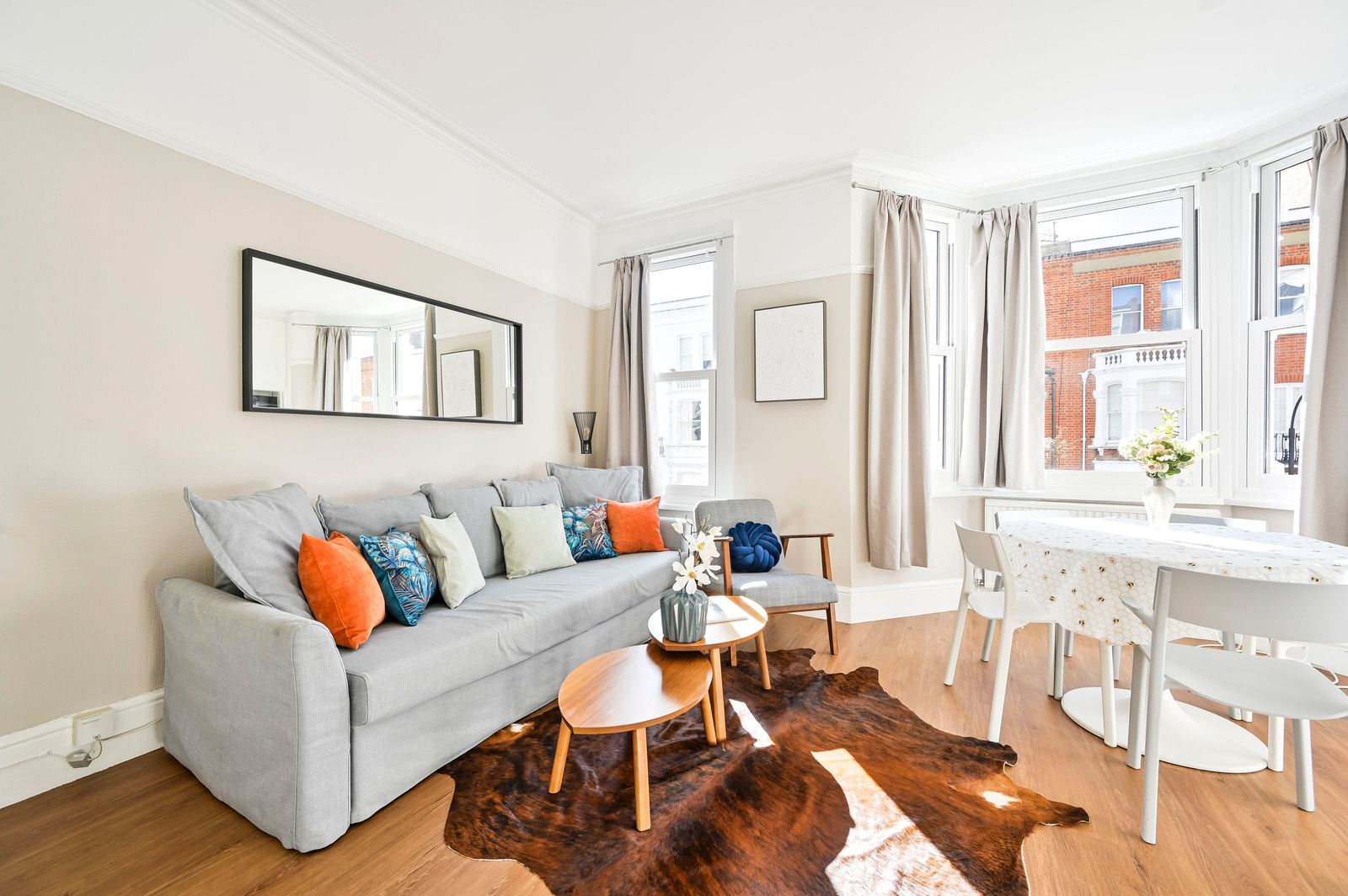 Spacious Bright 2/3 Bed Flat in Fulham by the Thames