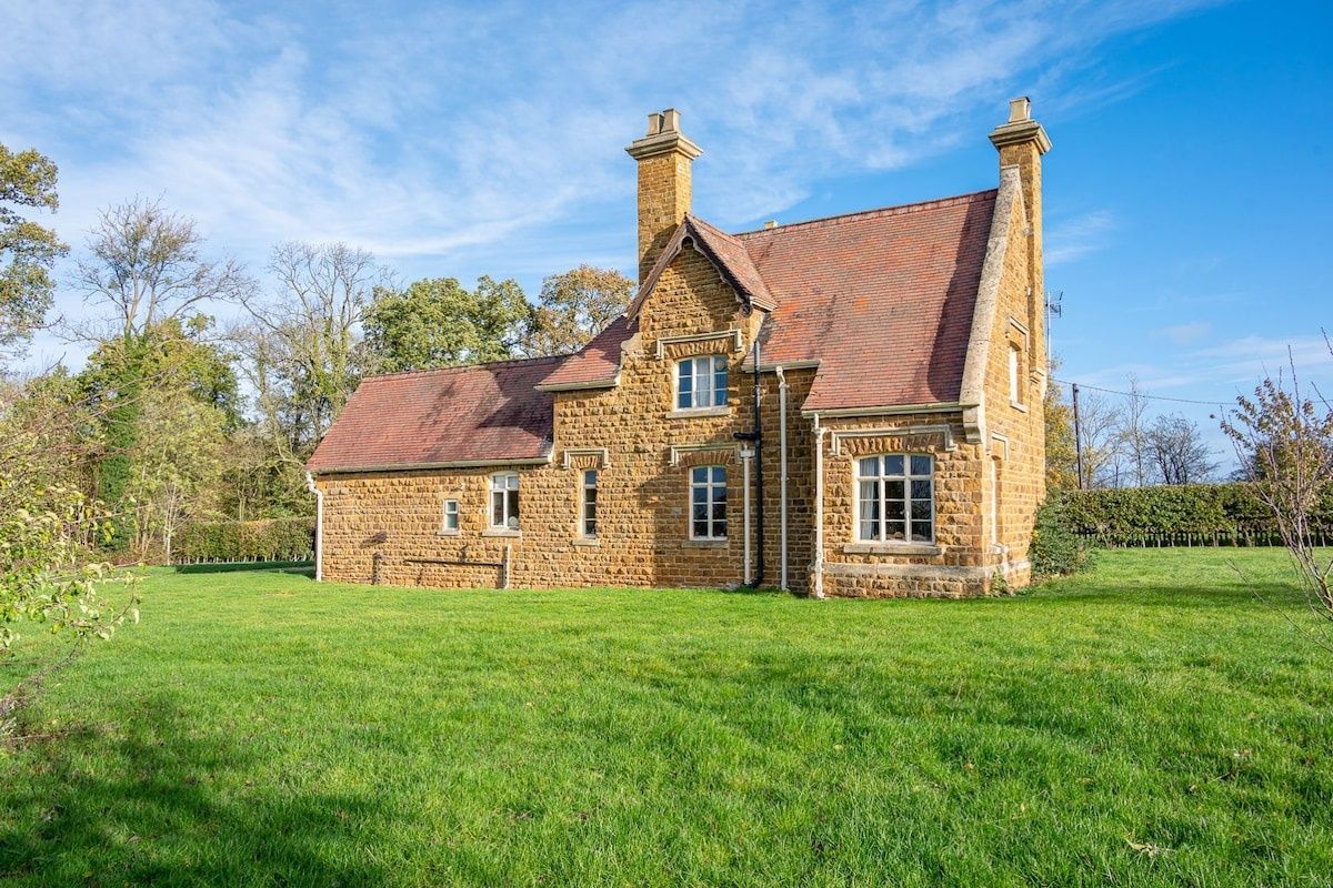 Belvoir Cottage| Sleeps